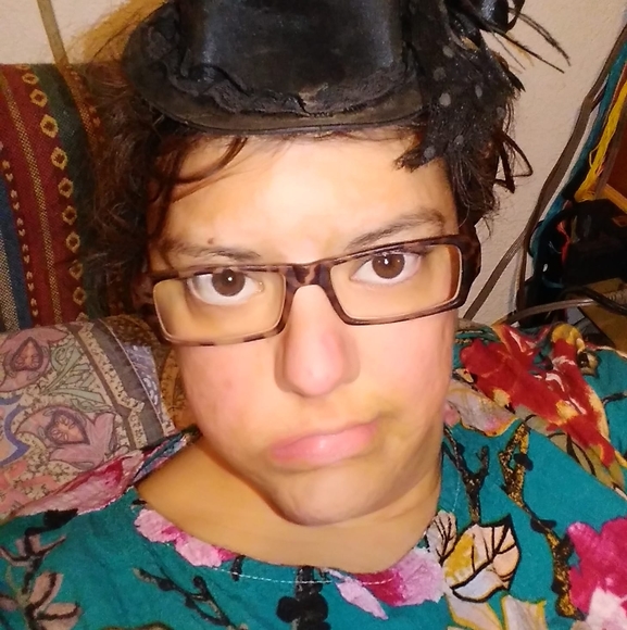 Profile Picture of Sarah Andrews (@176sarahandrews) on Poshmark