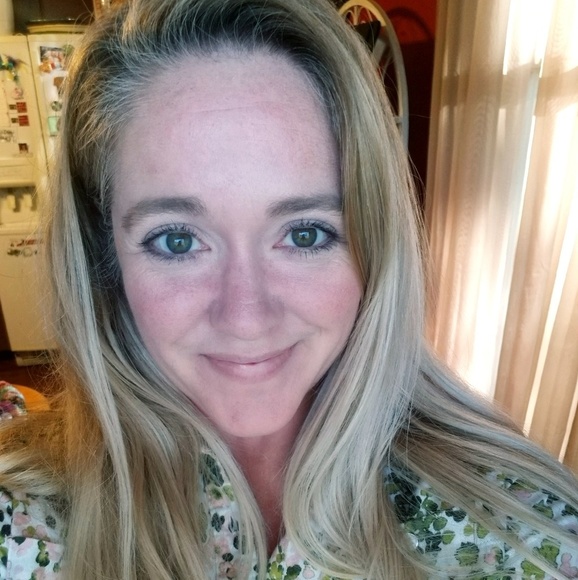 Profile Picture of Debra Richardson (@debbie7447) on Poshmark