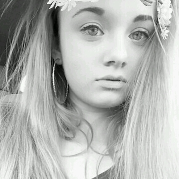 Profile Picture of Erica Tanner (@etanner_255) on Poshmark