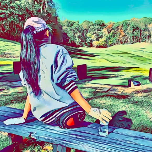 Profile Picture of Chia-ling Li-james (@rainbow09666) on Poshmark