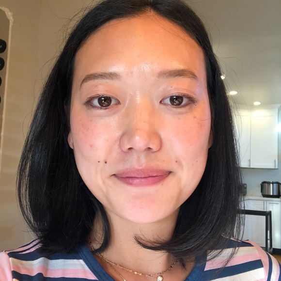 Profile Picture of Angela Shin (@chewyshin) on Poshmark