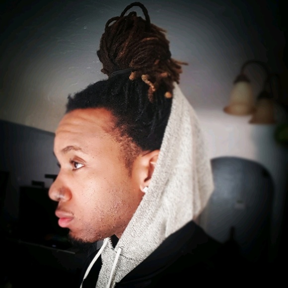 Profile Picture of Ray Boykins (@raydaartist) on Poshmark