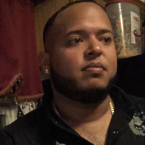 Profile Picture of Alexander Adames (@alexander101286) on Poshmark