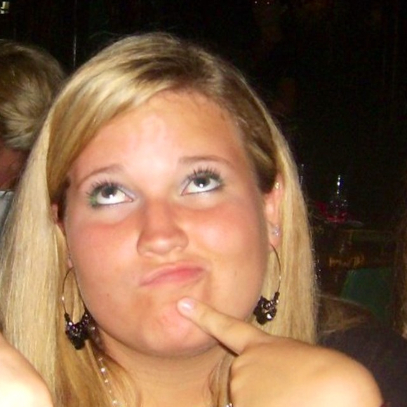 Profile Picture of Whitney Wise (@whitneynicole18) on Poshmark