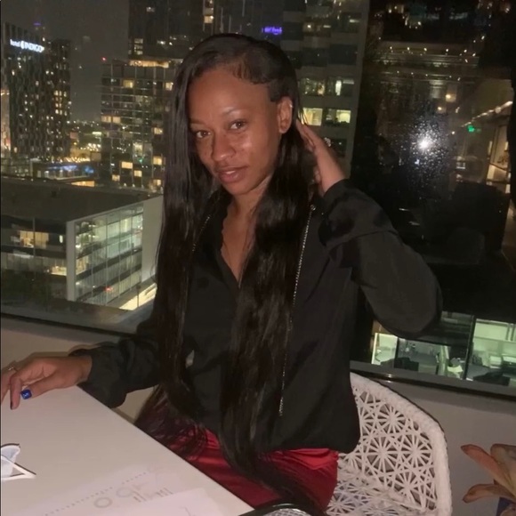 Profile Picture of Ryann Crawford (@jewelqueenz) on Poshmark