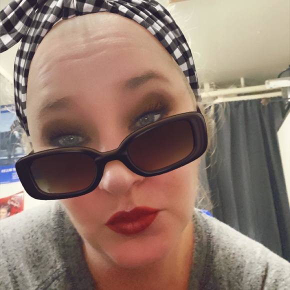 Profile Picture of Tanya Schaffer (@tanya8174) on Poshmark