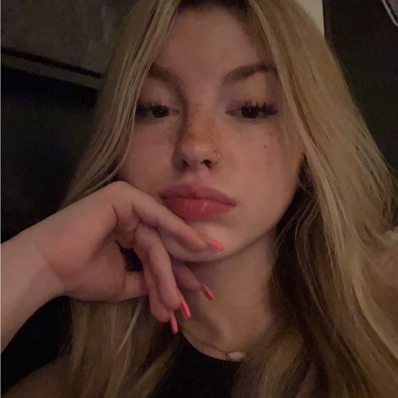 Profile Picture of Daisy Norlund (@loli_pop) on Poshmark