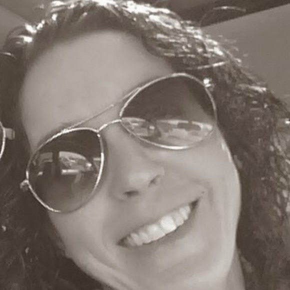 Profile Picture of Amanda Schildgen (@schildgen30) on Poshmark