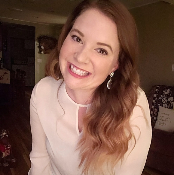 Profile Picture of Amy Bashynski (@amybashynski) on Poshmark