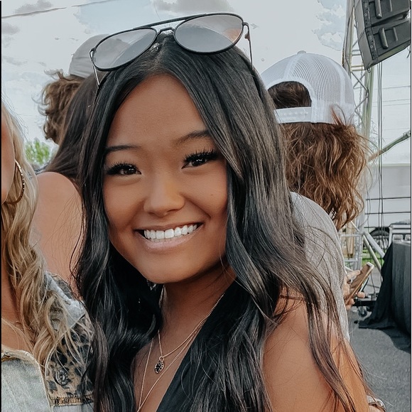 Profile Picture of Susan Gareis (@susangareis) on Poshmark