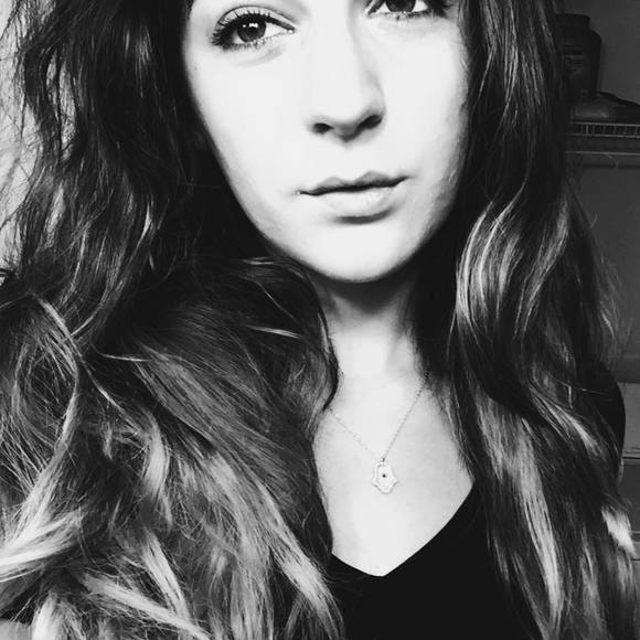 Profile Picture of Brenna Gloetzner (@brenna2012) on Poshmark