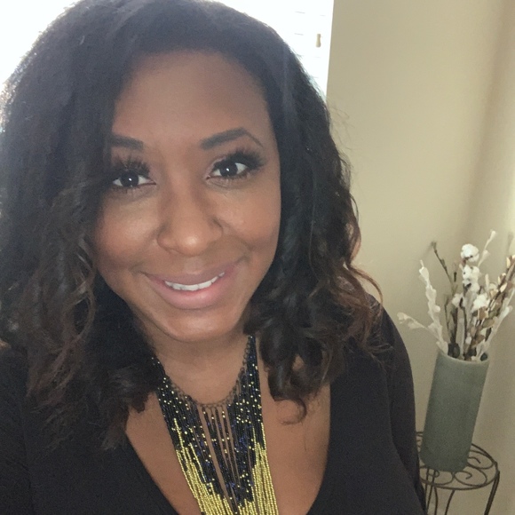 Profile Picture of Nichole Pouncey (@pinkp0uncey) on Poshmark