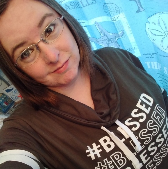 Profile Picture of Lucille Valentine (@lucyx54) on Poshmark