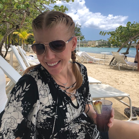 Profile Picture of Stacy Olivier (@sbohls) on Poshmark