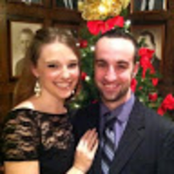 Profile Picture of Lauren Steckling (@lrsteckling) on Poshmark