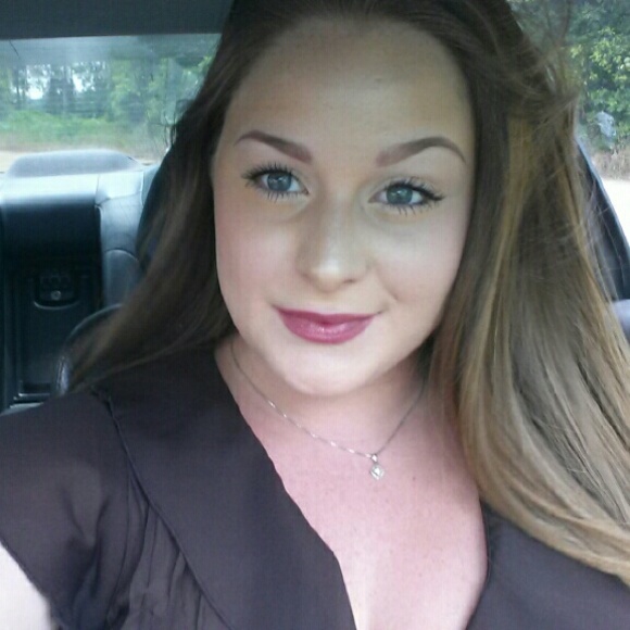 Profile Picture of Cheyenne Downs (@grass_goddess) on Poshmark