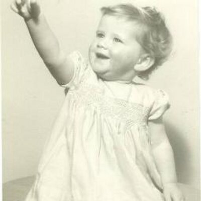 Profile Picture of Linda Read (@readiepoo) on Twitter