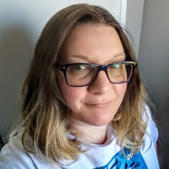 Darcy Torensma - Poshmark Profile Picture of Darcy Torensma (@darcytorensma) on Poshmark