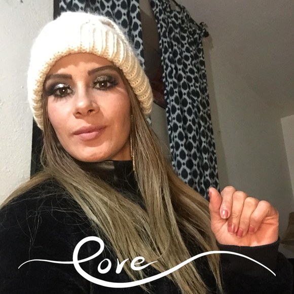Profile Picture of Julia García (@rodriguez8243) on Poshmark