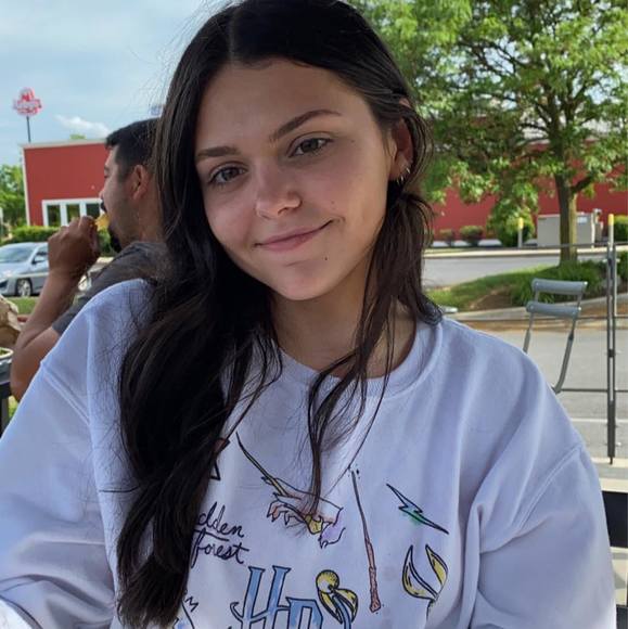 Profile Picture of Jazmyn Eales (@jazmyneales) on Poshmark