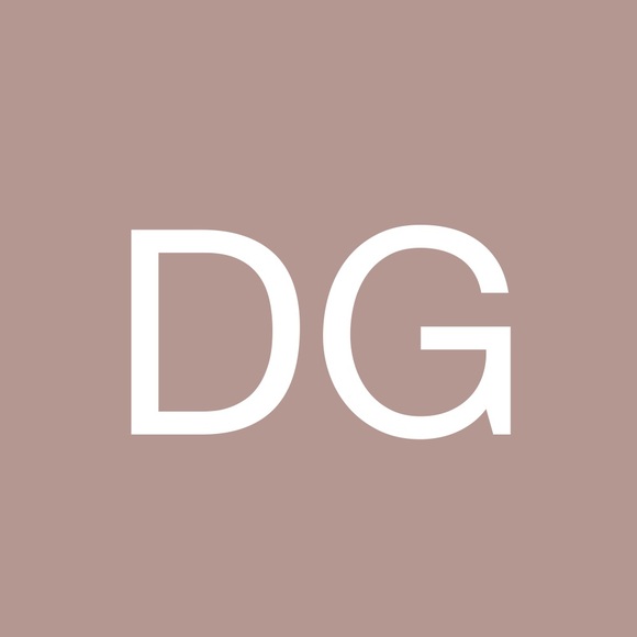 Profile Picture of Debra Gakeler (@gakeler) on Poshmark