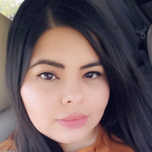 Profile Picture of Vanessa Galindo (@vanessagalin434) on Poshmark