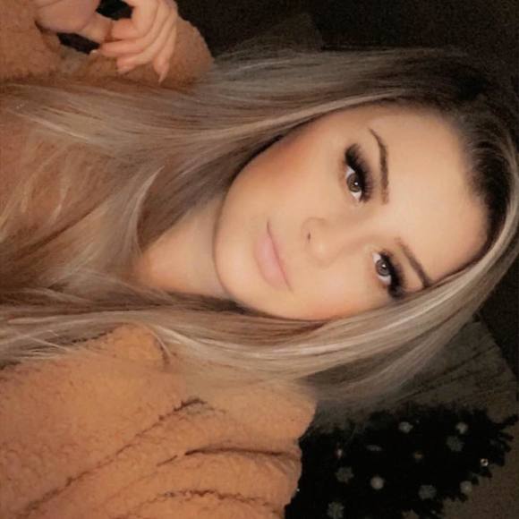 Profile Picture of Emily Neroda (@emulz) on Poshmark