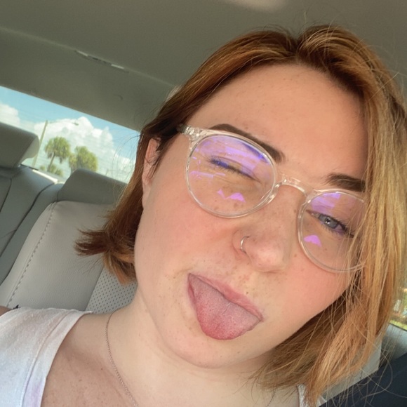 Profile Picture of Kaycie Scolari (@kayciescolari) on Poshmark