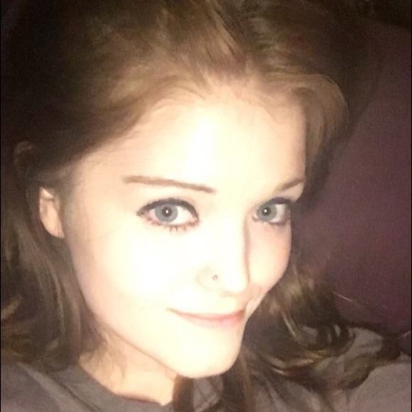 Profile Picture of Daniella Didszun (@daniella1596) on Poshmark