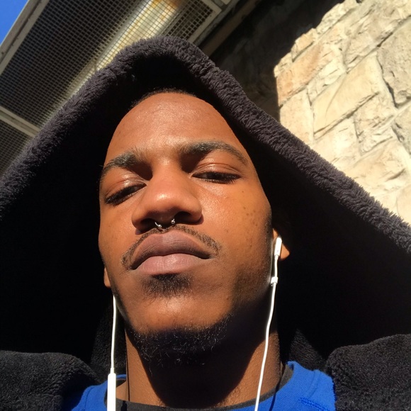 Profile Picture of Daijohn Mclaurin (@dai0523) on Poshmark