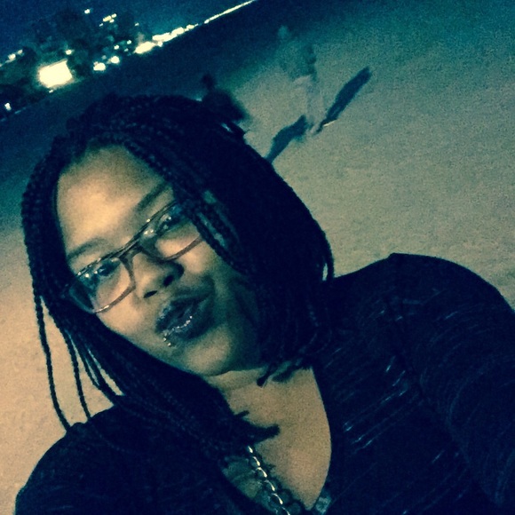 Profile Picture of Davida Clifton (@lavidalocaa) on Poshmark