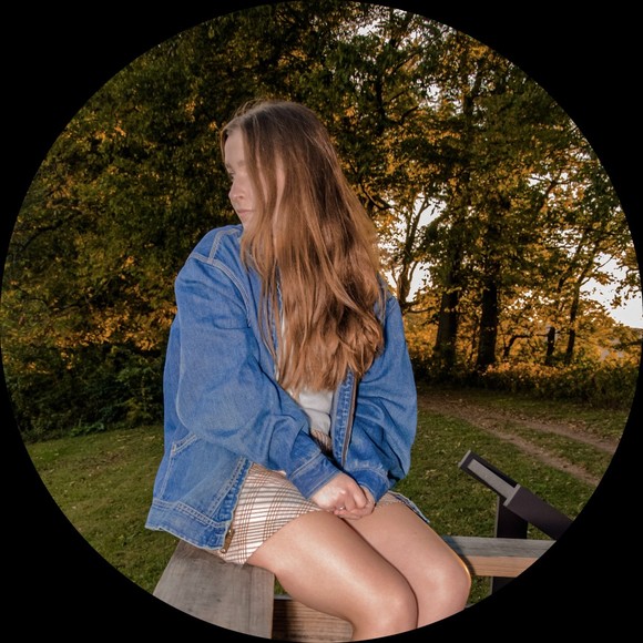 Profile Picture of Aria Davis (@abdavis013) on Poshmark