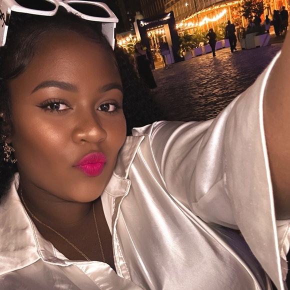 Profile Picture of Jasmine Sivers (@jasminesivers) on Poshmark