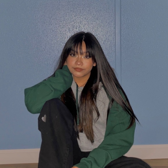 Profile Picture of Yesenia Campos (@yesilol) on Poshmark