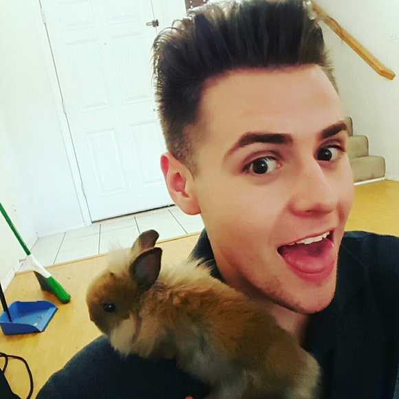 Profile Picture of Luis Terrazas (@luisfer24) on Poshmark