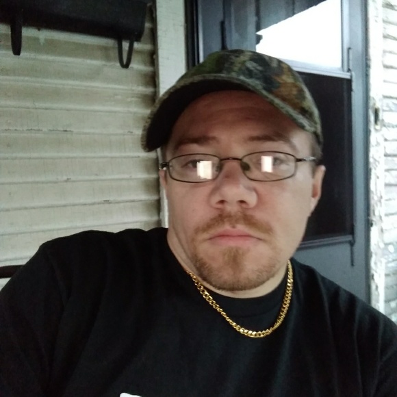 Profile Picture of Matthew Lear (@matthewlear85) on Poshmark