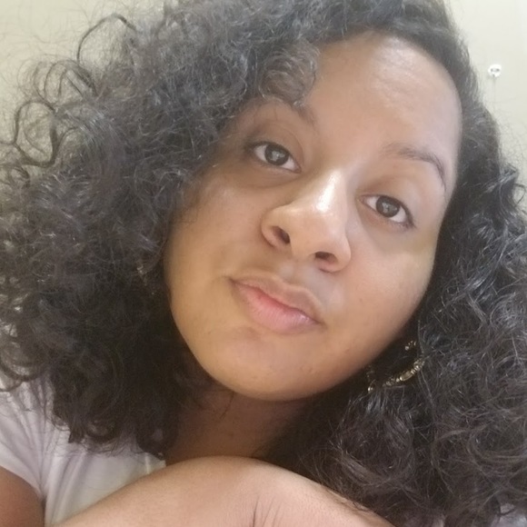 Profile Picture of Jackie Gist (@jackiegist91) on Poshmark