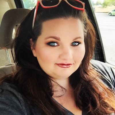 Profile Picture of Mandy (@mandyjeanchic) on Twitter