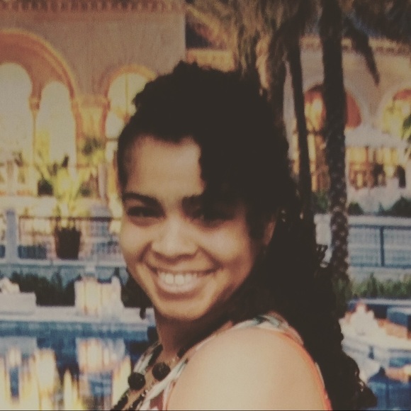 Profile Picture of Francedia Mcmanus (@emise039) on Poshmark