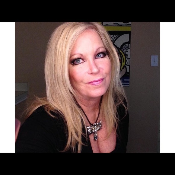 Profile Picture of Cindy Coffman (@coffcy) on Poshmark