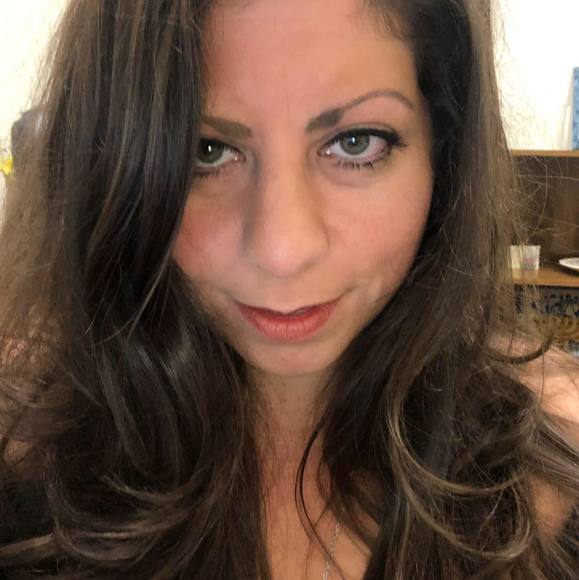 Profile Picture of Danielle Steltzer greenfield (@danielle1836) on Poshmark