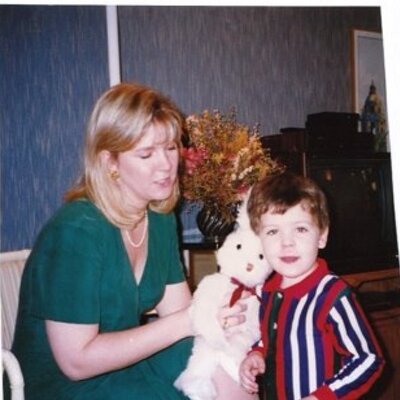 Profile Picture of Cynthia Hallowell (@UCFTia) on Twitter