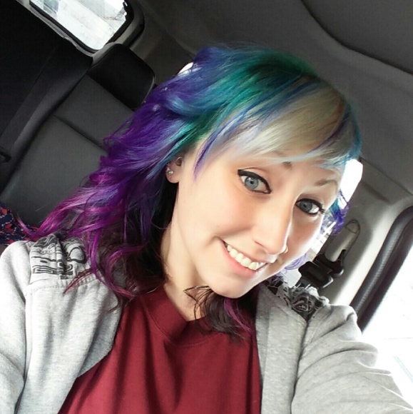 Profile Picture of Jessica Chew (@jesschew22) on Poshmark