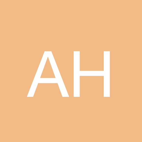 Profile Picture of Ava Herrington (@avaherringto684) on Poshmark