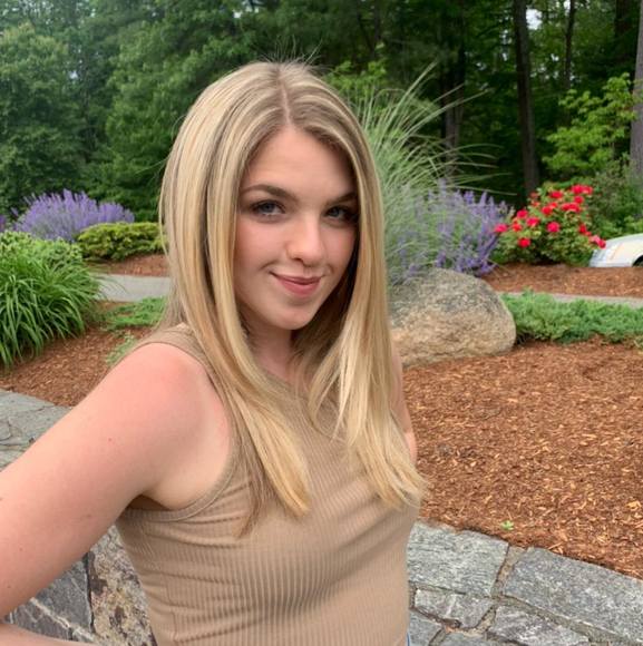 Profile Picture of Rachel Mignacca (@rachelmignacca) on Poshmark