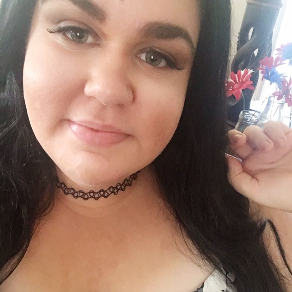 Profile Picture of Michaela Plunkett (@michaelaregann) on Poshmark