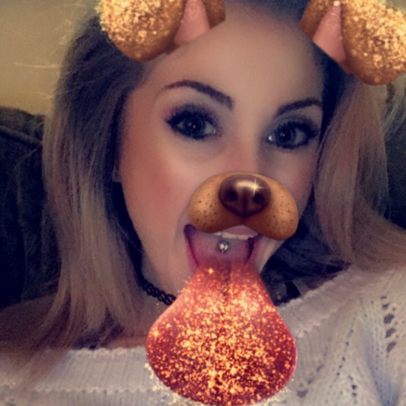 Profile Picture of Hannah Ellis (@barrrbieee96) on Poshmark
