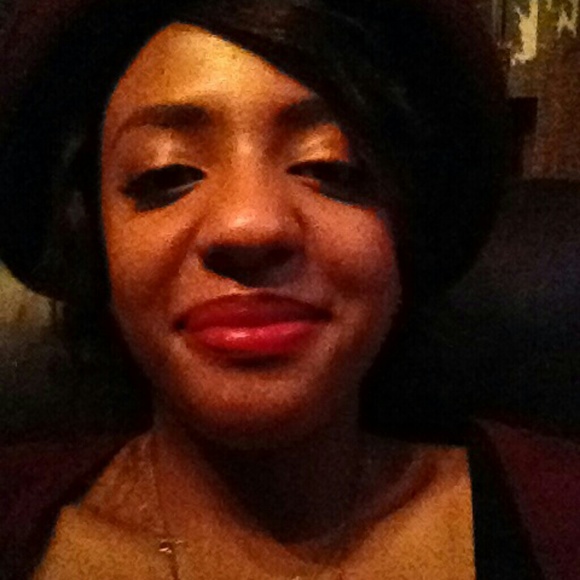 Profile Picture of Kimberly Mayas (@girl_on_moon) on Poshmark