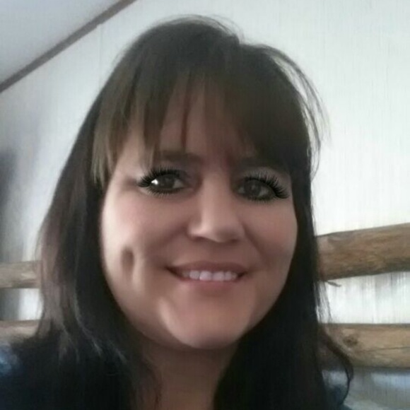 Profile Picture of Michelle Crigger (@criggsie) on Poshmark