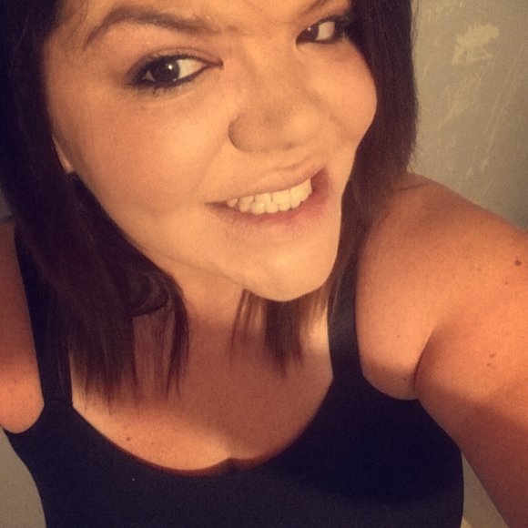Profile Picture of Jamie Swift (@jamieswift111) on Poshmark